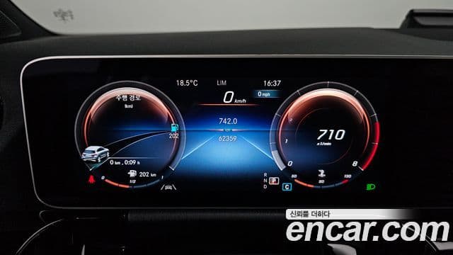 Mercedes-Benz GLA-Class 2020 — Şəkil 8/20