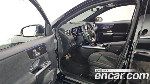 Mercedes-Benz GLA-Class 2020 — Şəkil 10/20