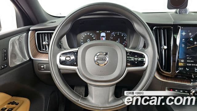 Volvo XC60 2021 — Şəkil 13/20