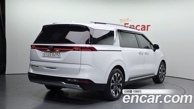 Kia Carnival 2021 — ფოტო 2/20