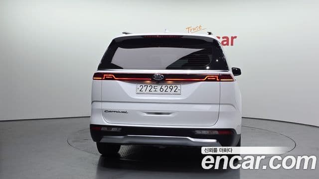 Kia Carnival 2021 — ფოტო 4/20