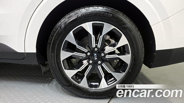 Kia Carnival 2021 — ფოტო 5/20