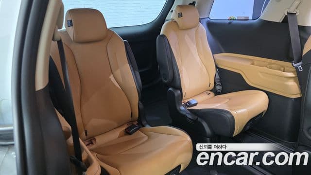 Kia Carnival 2021 — ფოტო 19/20