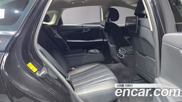 Genesis Electrified G80 2022 — Şəkil 12/20