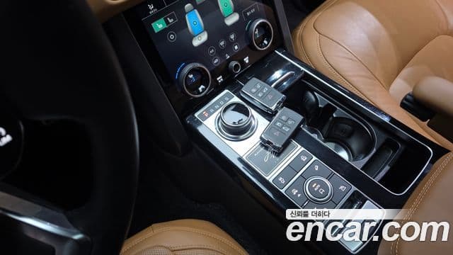 Land Rover Range Rover 2021 — ფოტო 8/20