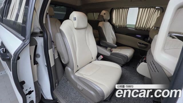 Kia Carnival 2021 — Фото 12/20