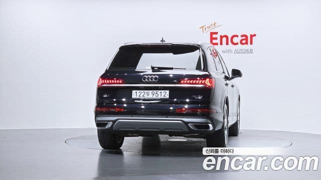 Audi Q7 2021 — ფოტო 3/20