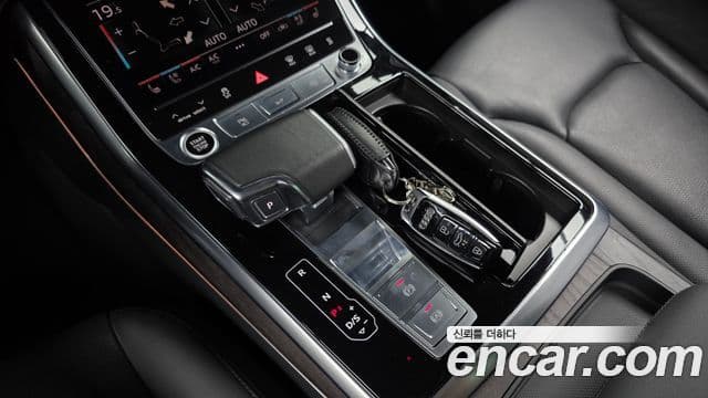 Audi Q7 2021 — ფოტო 7/20