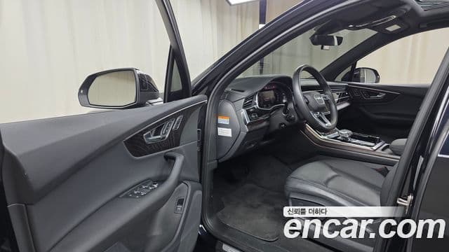 Audi Q7 2021 — ფოტო 8/20