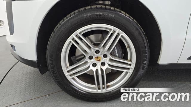 Porsche Macan 2019 — ფოტო 5/20