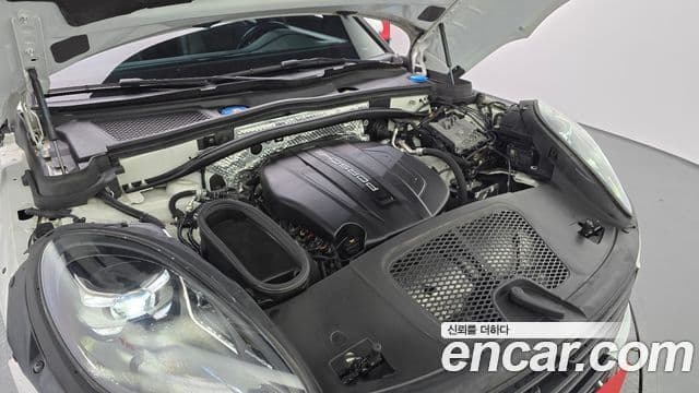 Porsche Macan 2019 — ფოტო 6/20