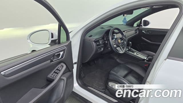 Porsche Macan 2019 — ფოტო 10/20
