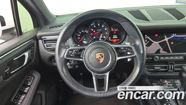Porsche Macan 2019 — ფოტო 13/20