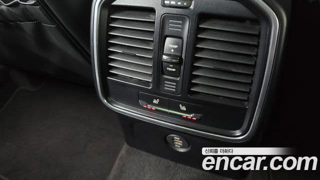 Porsche Macan 2019 — ფოტო 18/20