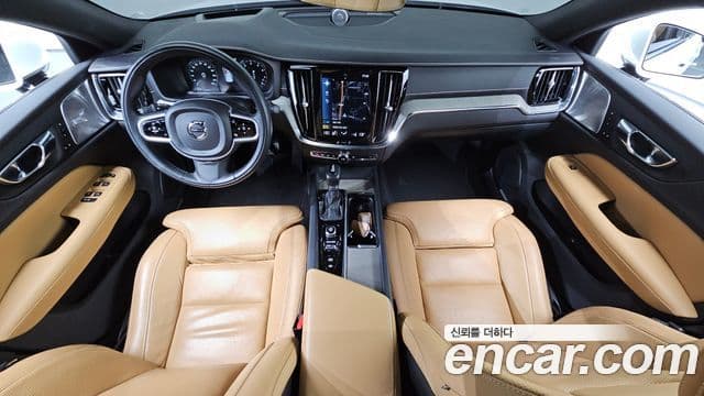 Volvo S60 2020 — ფოტო 7/20
