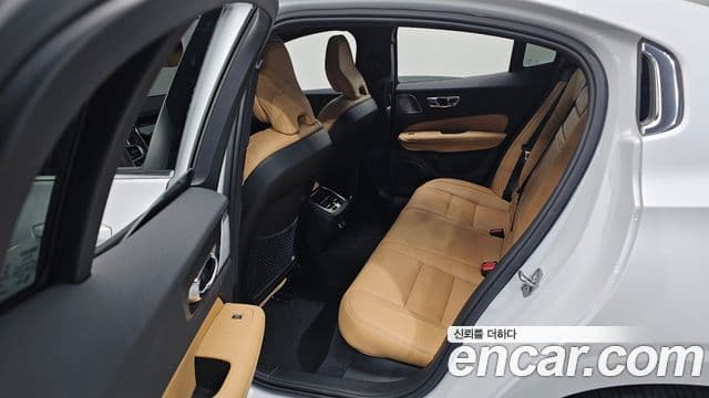Volvo S60 2020 — ფოტო 11/20