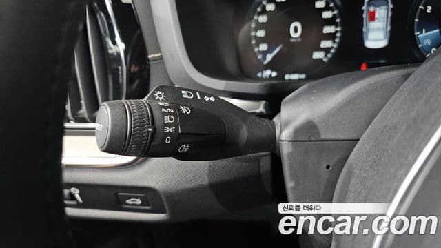 Volvo S60 2020 — ფოტო 14/20