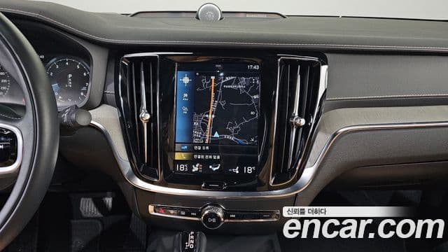 Volvo S60 2020 — ფოტო 15/20