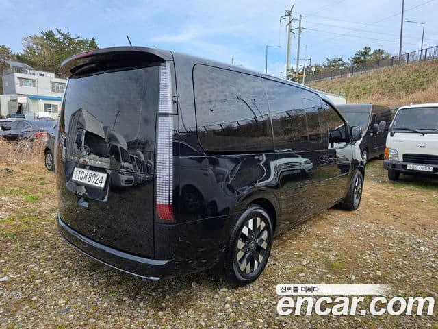 Hyundai Staria 2021 — ფოტო 18/19
