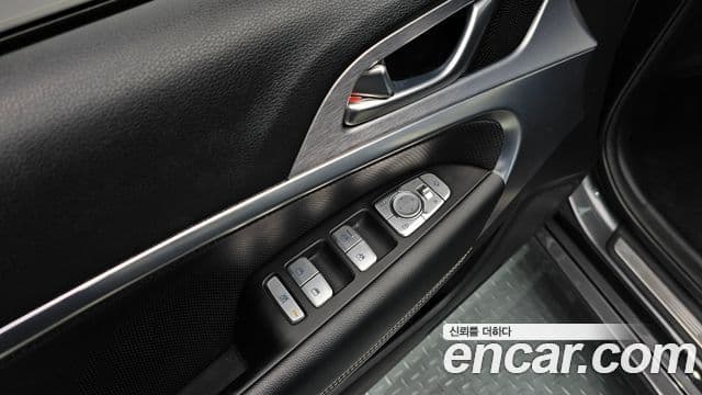 Genesis G70 2019 — ფოტო 19/20