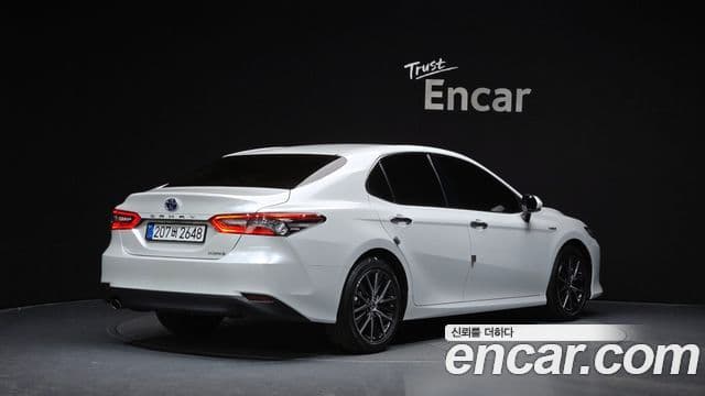 Toyota Camry 2023 — Şəkil 7/20