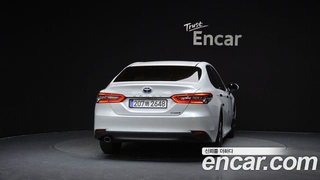 Toyota Camry 2023 — Şəkil 12/20
