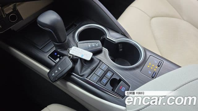 Toyota Camry 2023 — Şəkil 18/20