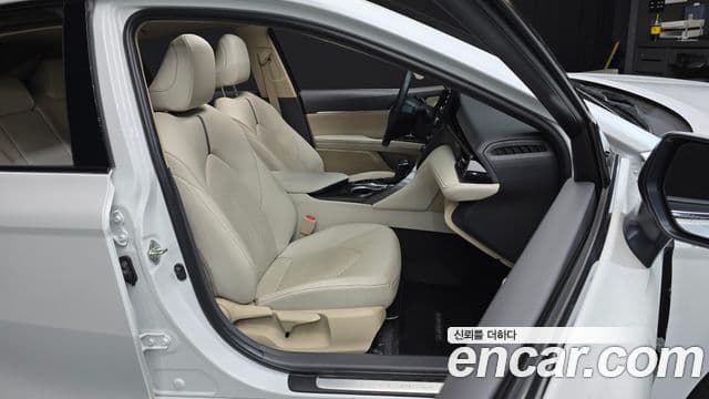 Toyota Camry 2023 — Şəkil 17/20