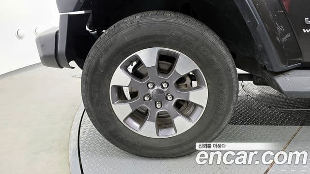 Jeep Wrangler 2021 — ფოტო 5/20