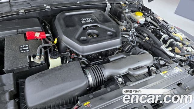 Jeep Wrangler 2021 — ფოტო 6/20