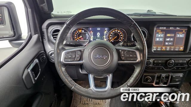 Jeep Wrangler 2021 — ფოტო 13/20