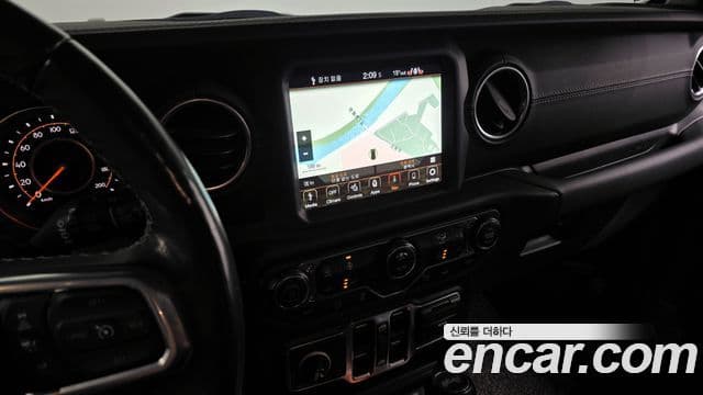 Jeep Wrangler 2021 — фото 14 из 20