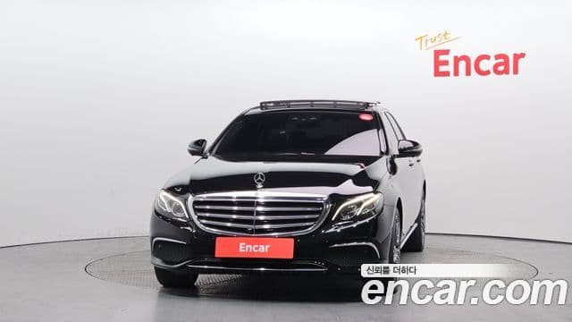 Mercedes-Benz E-Class 2019 — Photo 4/20