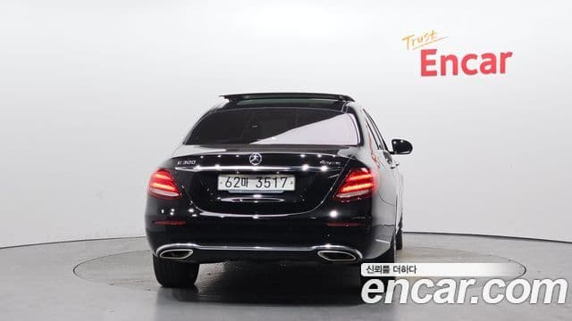 Mercedes-Benz E-Class 2019 — Photo 17/20
