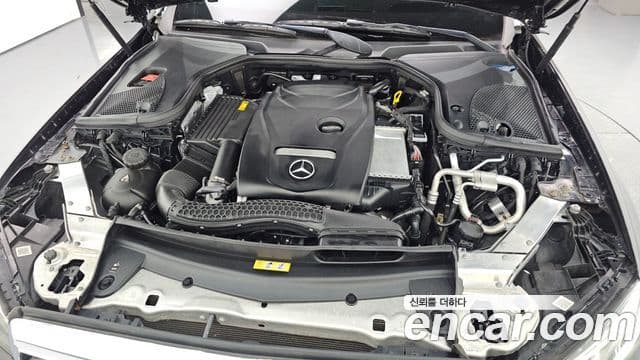 Mercedes-Benz E-Class 2019 — Photo 6/20