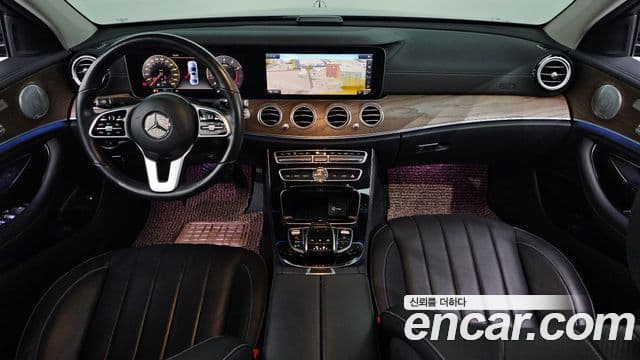 Mercedes-Benz E-Class 2019 — Photo 18/20