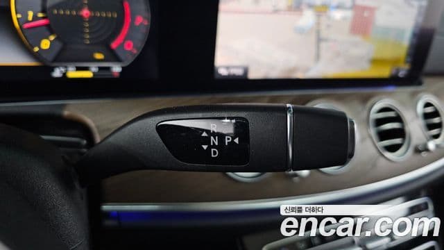 Mercedes-Benz E-Class 2019 — Photo 19/20
