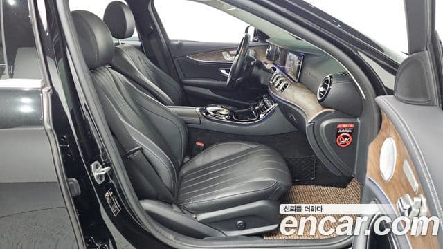 Mercedes-Benz E-Class 2019 — Photo 14/20