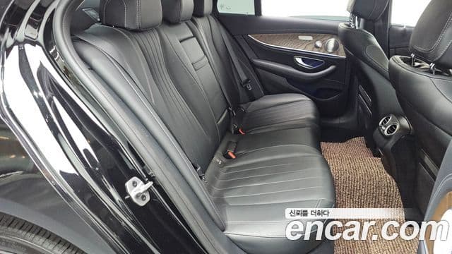 Mercedes-Benz E-Class 2019 — Photo 2/20