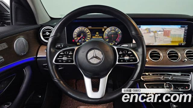 Mercedes-Benz E-Class 2019 — Photo 16/20