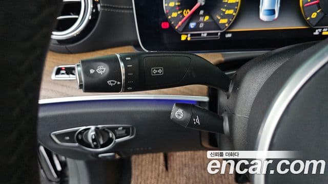 Mercedes-Benz E-Class 2019 — Photo 13/20