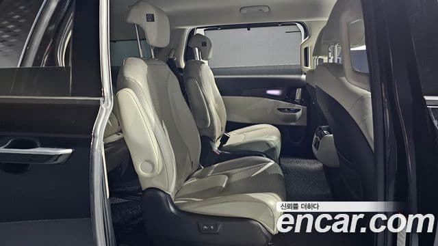 Kia Carnival 2021 — Фото 12/20