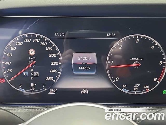Mercedes-Benz S-Class 2018 — Photo 8/19