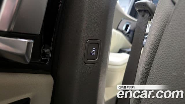 Kia Carnival 2023 — Фото 17/20