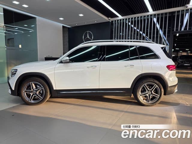 Mercedes-Benz GLB-Class 2022 — ფოტო 16/20