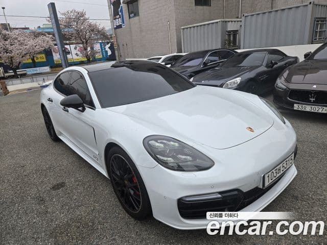 Porsche Panamera 2020 — Фото 1/20