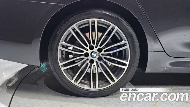 BMW 5 Series 2020 — Photo 11/20
