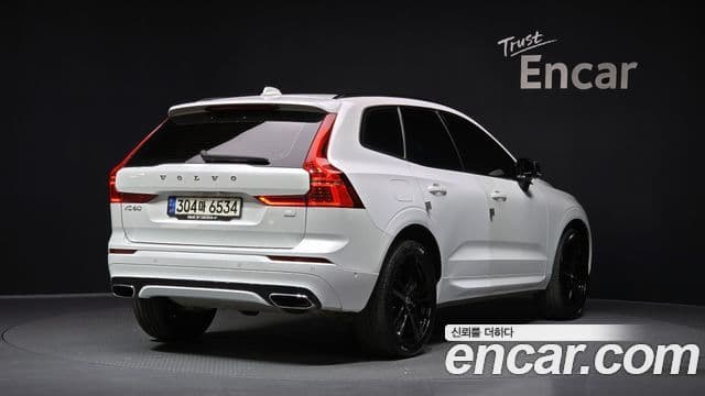Volvo XC60 2020 — ფოტო 12/20