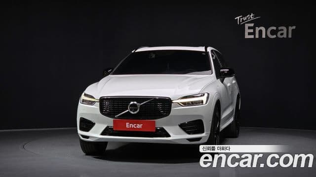 Volvo XC60 2020 — ფოტო 18/20