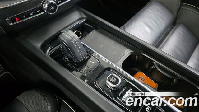 Volvo XC60 2020 — ფოტო 20/20